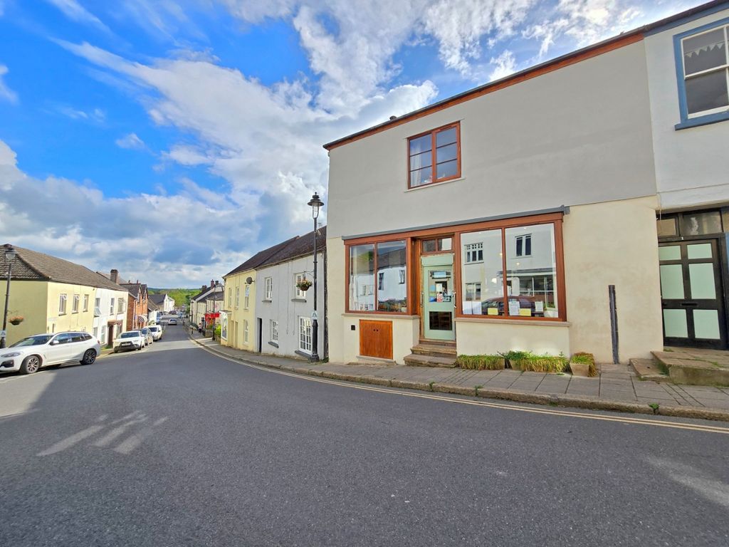 Property photo 2 of 28 4980923