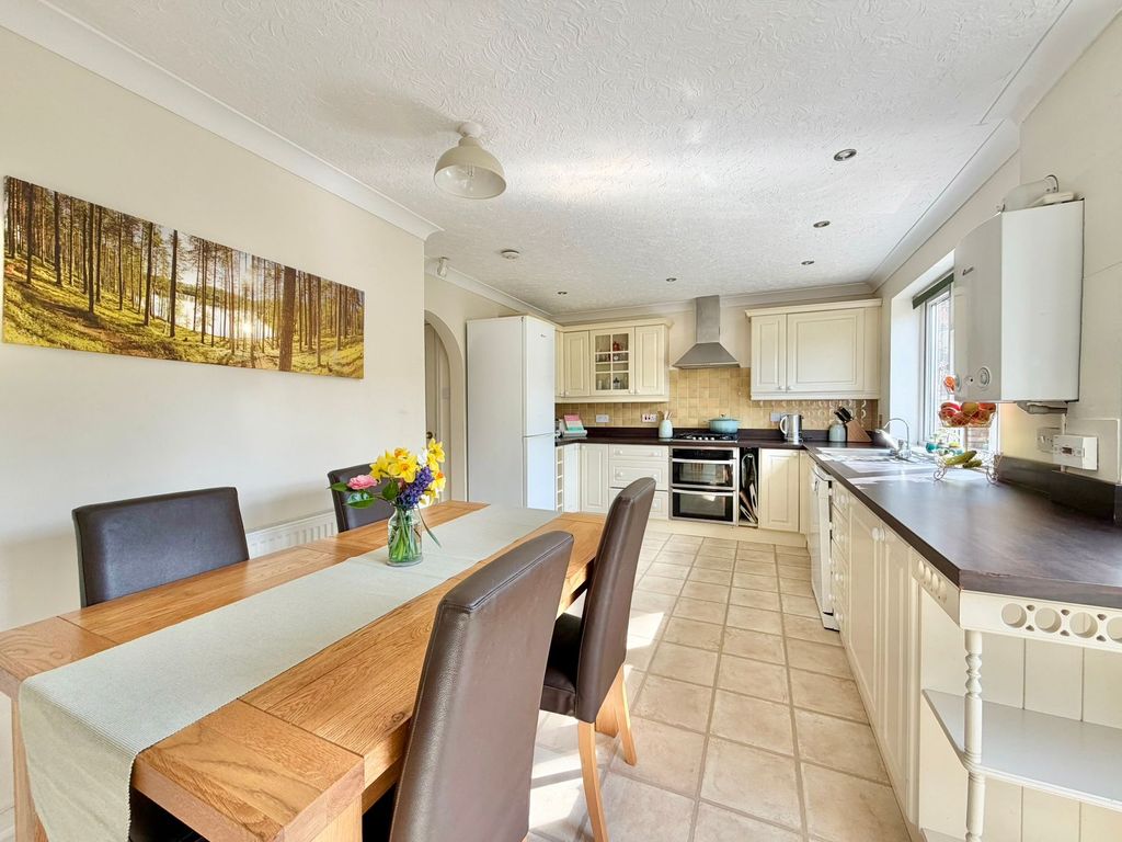 Property photo 2 of 32