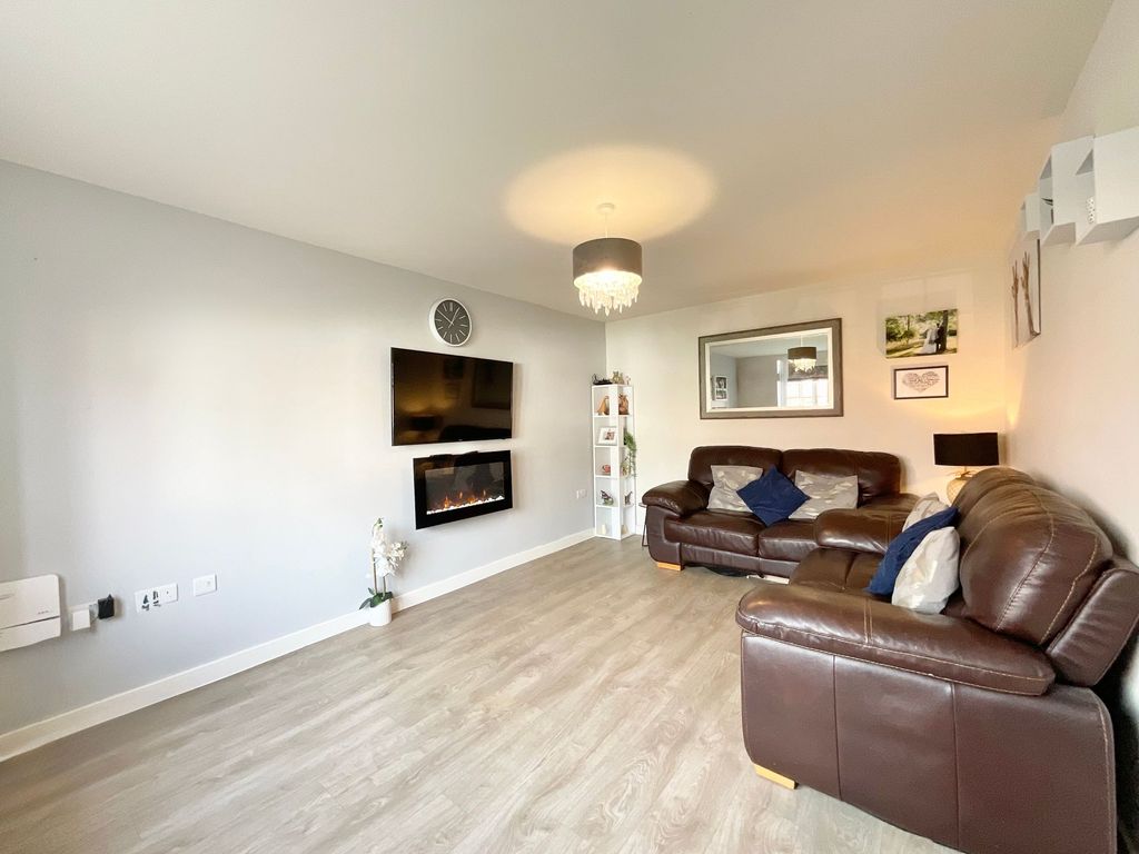 Property photo 3 of 27