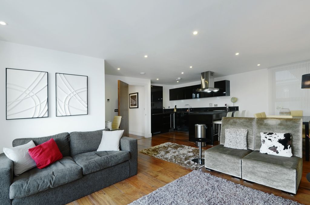 Property photo 2 of 12 13-10-Rochester-R...