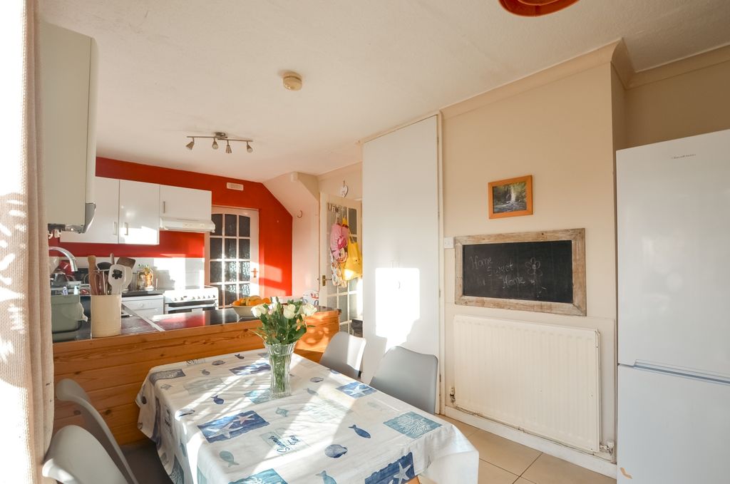 Property photo 2 of 13 Tps 01208 74182 117