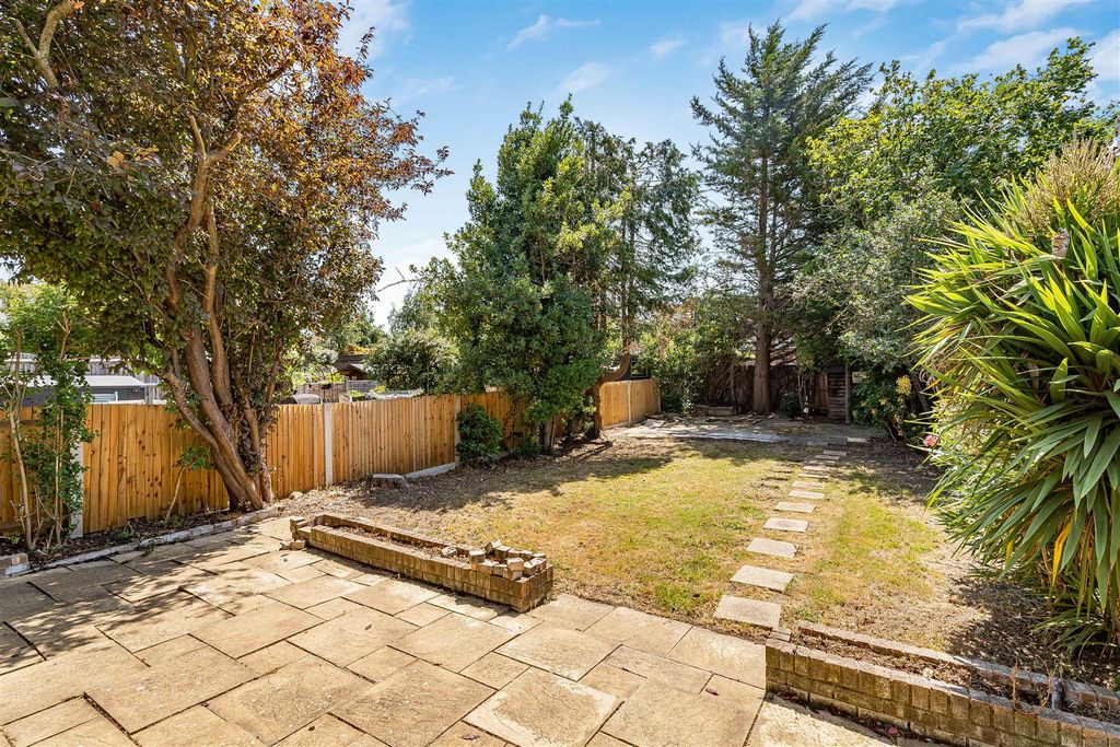 Property photo 2 of 28