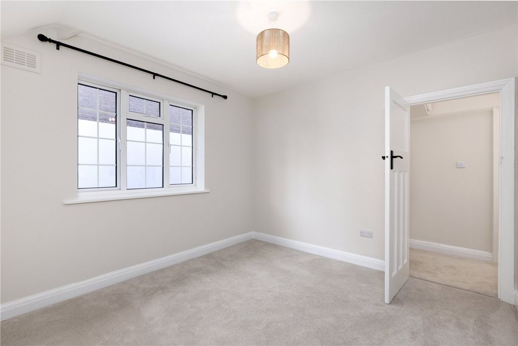 Property photo 2 of 7 Picture No. 12