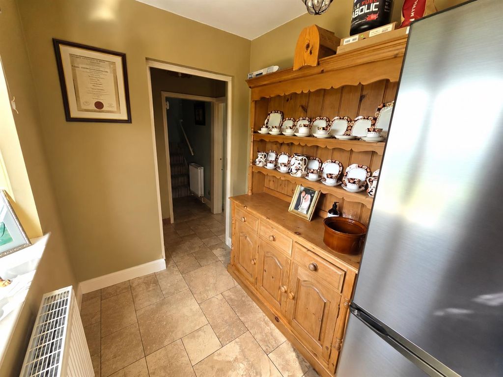 Property photo 3 of 33 Clear Hallway .Png
