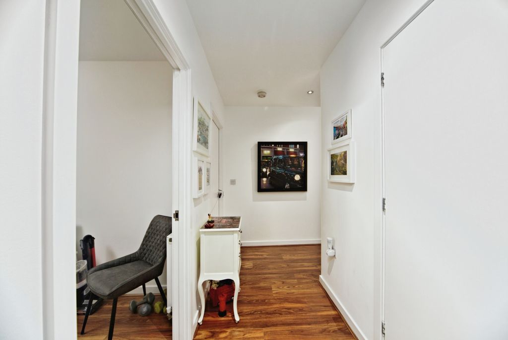 Property photo 2 of 16 Hallway