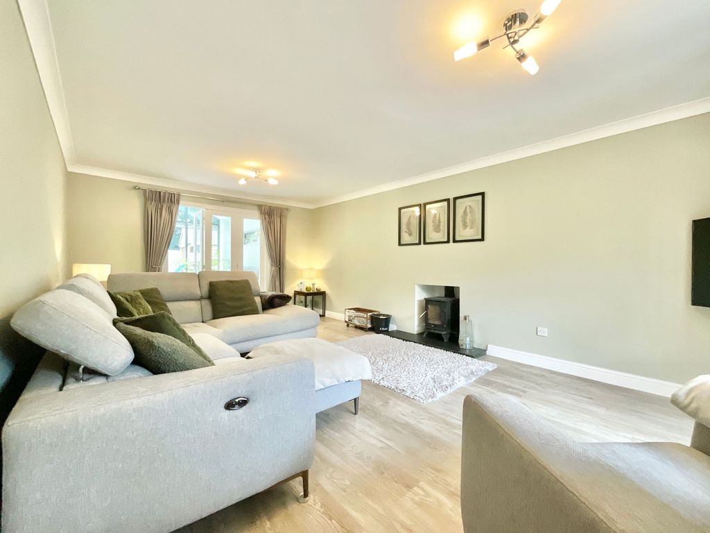 Property photo 3 of 34