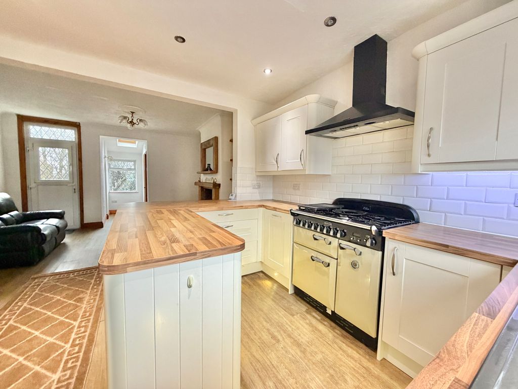 Property photo 3 of 15 Kitchen Area