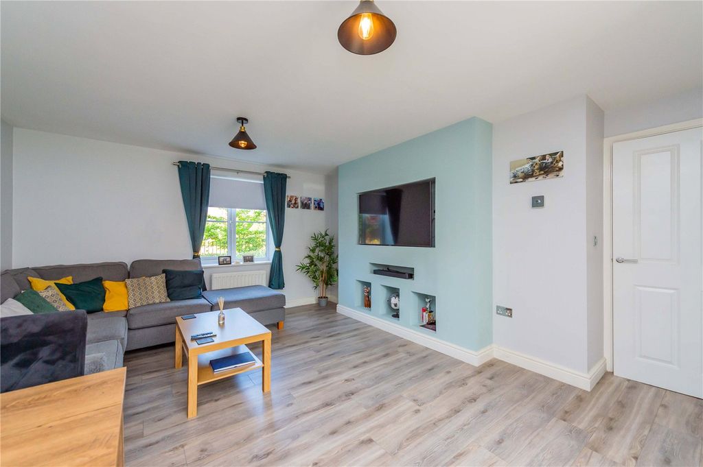 Property photo 2 of 26 Picture No. 13