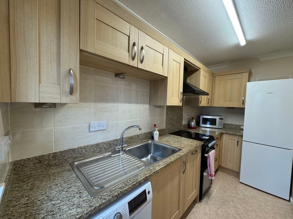 Property photo 3 of 21 Kitchen