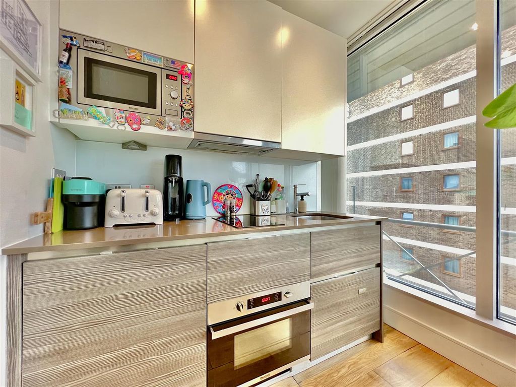 Property photo 2 of 6 Kitchen