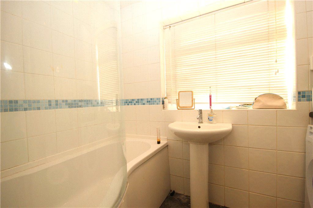 Property photo 3 of 7 Bathroom