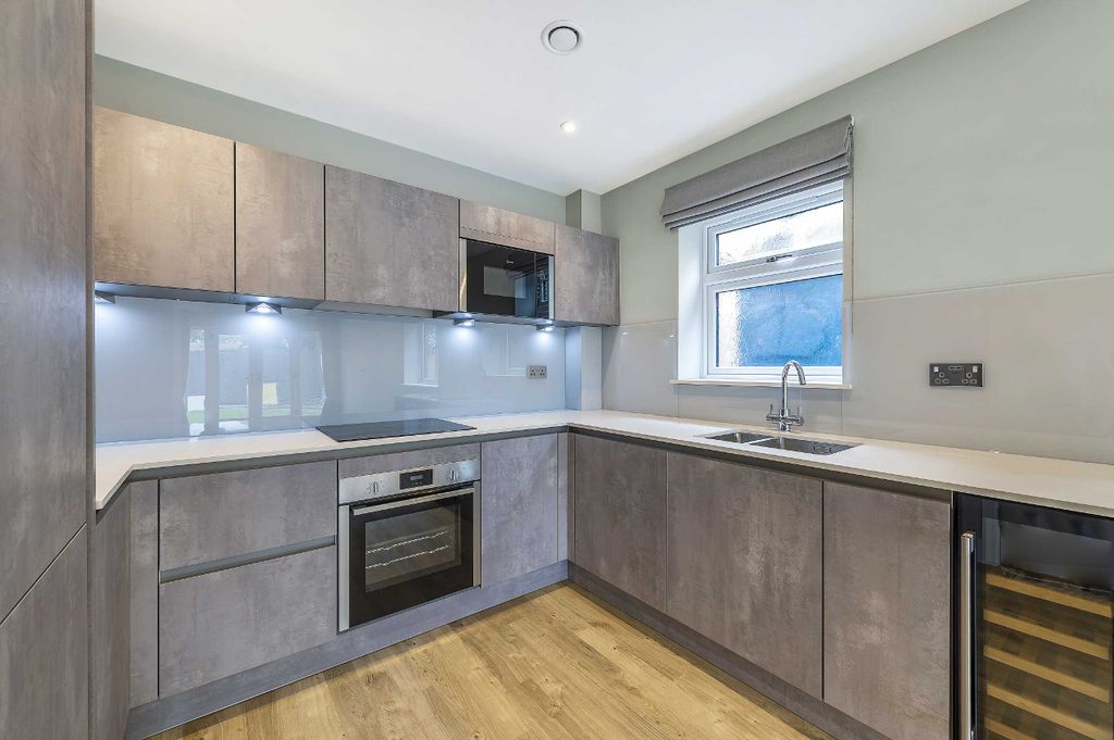 Property photo 3 of 8 Photo