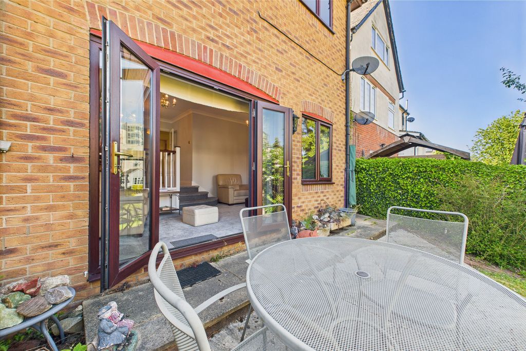 Property photo 2 of 21