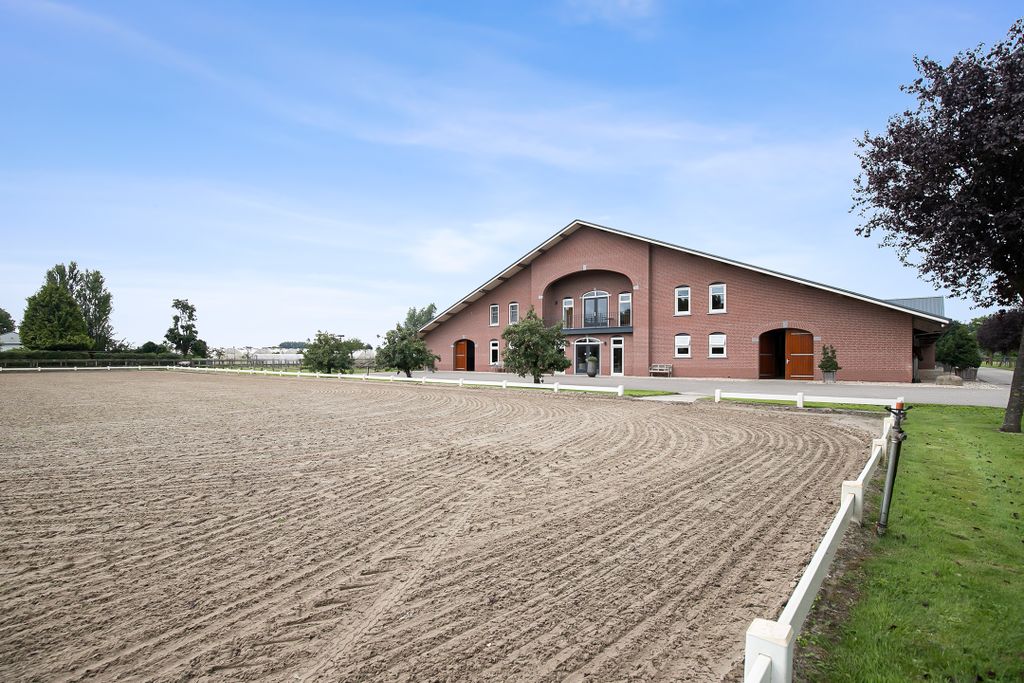 Property photo 2 of 84