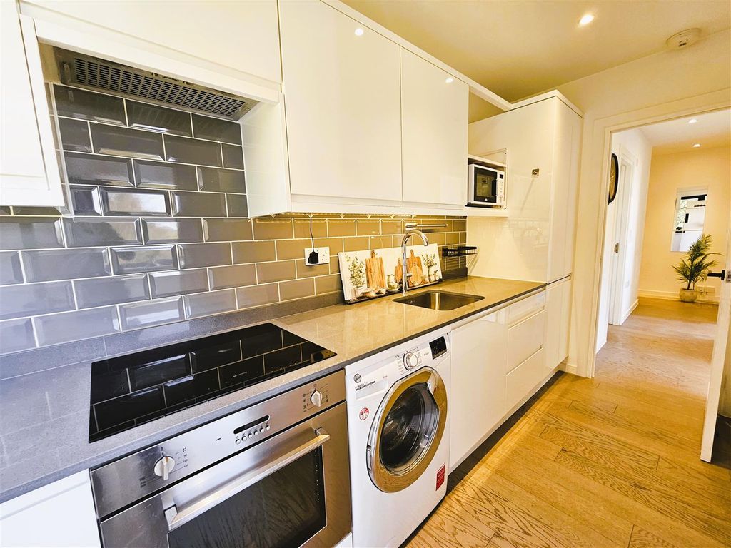 Property photo 3 of 11 Kitchen1.Jpg