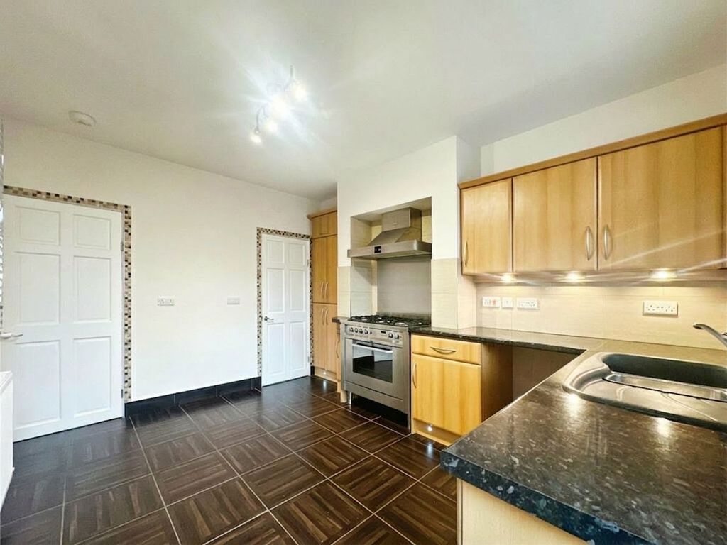 Property photo 2 of 11 Kitchen