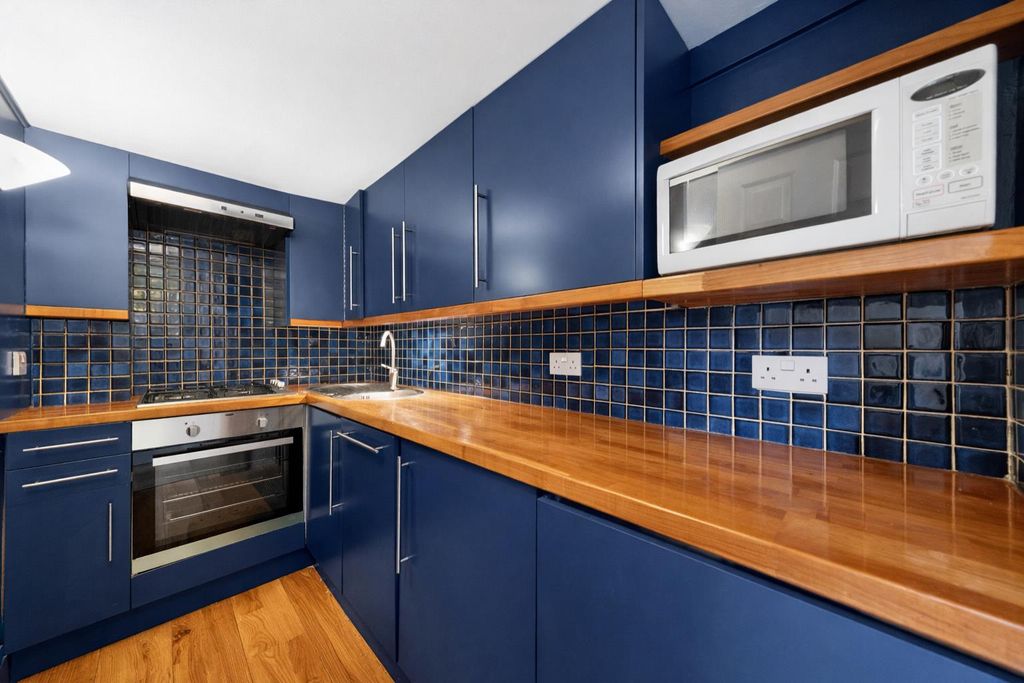 Property photo 2 of 8 Bedroom