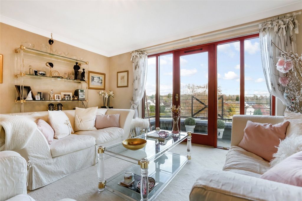 Property photo 2 of 27 Living Room