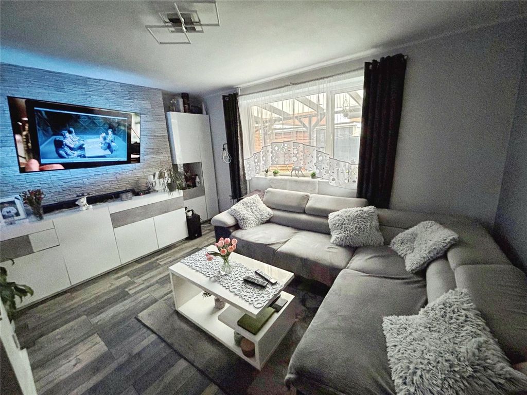 Property photo 2 of 14 Lounge