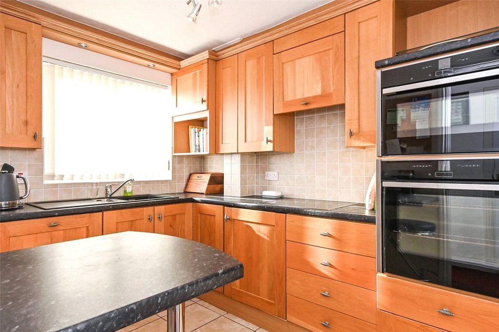 Property photo 2 of 15 Kitchen
