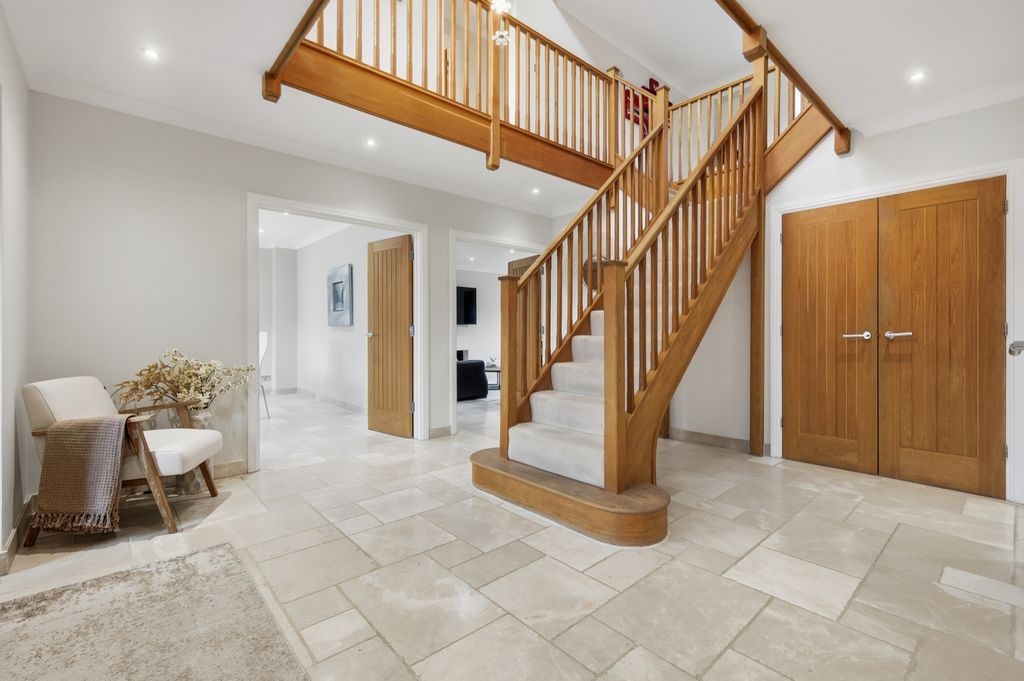 Property photo 2 of 39 Picture No. 53