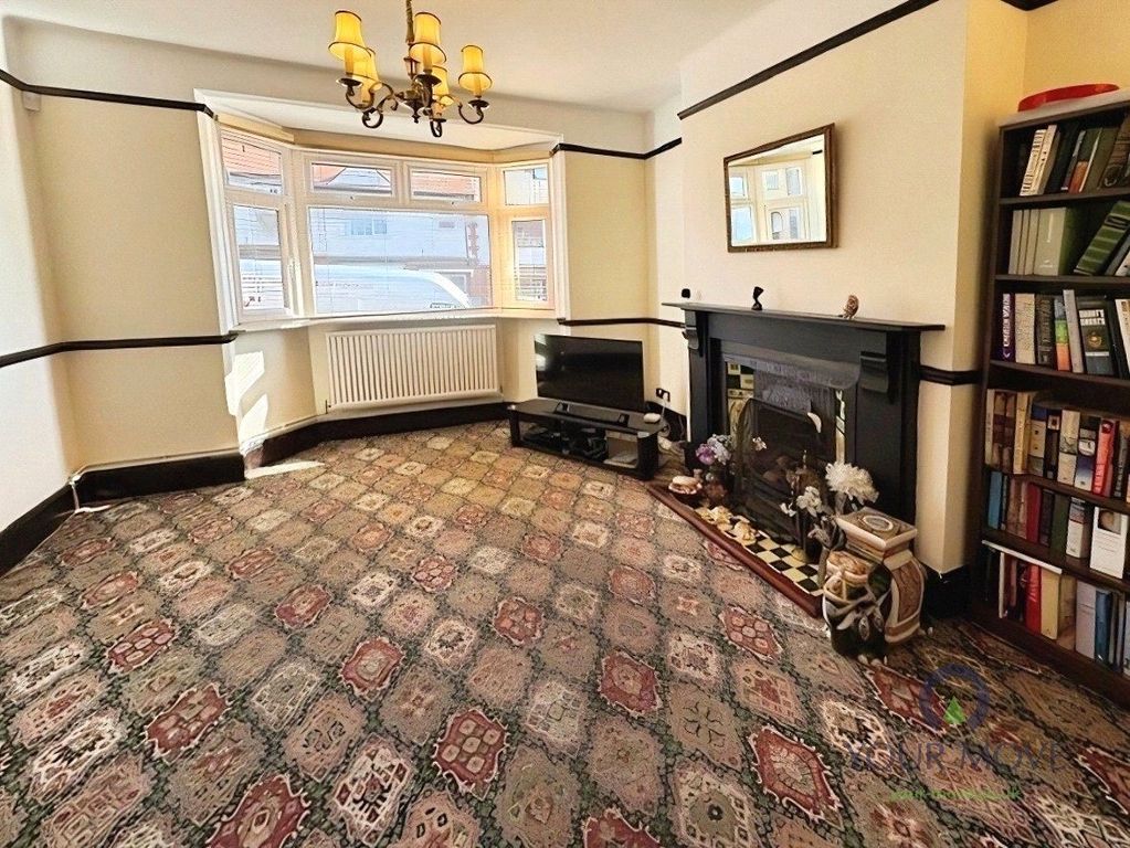 Property photo 3 of 10 Lounge