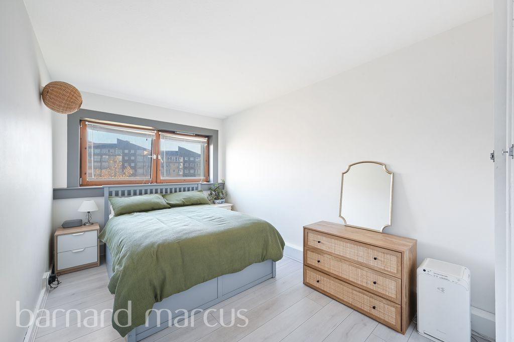 Property photo 3 of 8 Bedroom