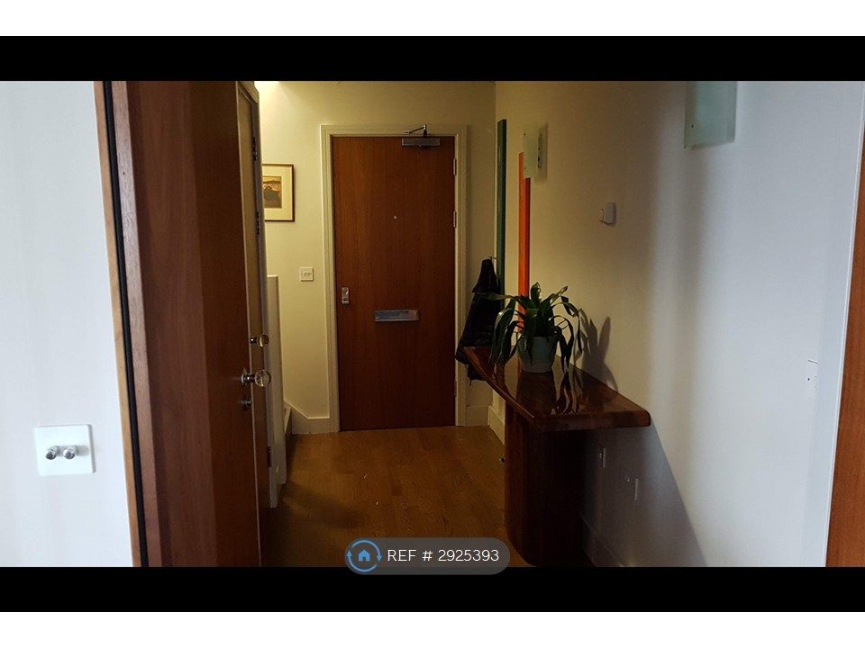 Property photo 2 of 16 Hallway
