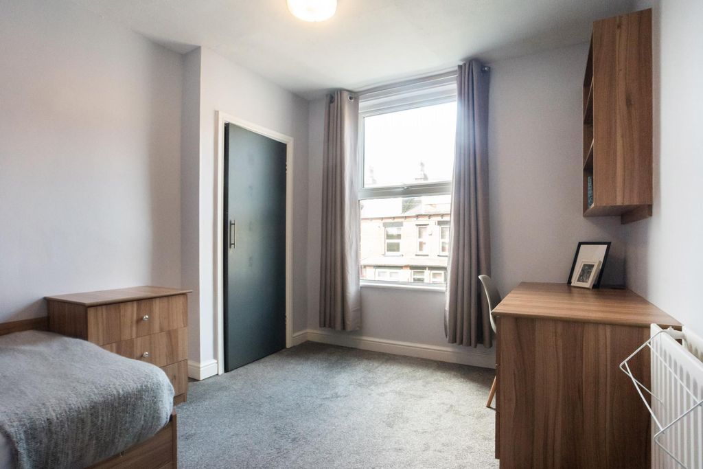 Property photo 3 of 8 Property Photo