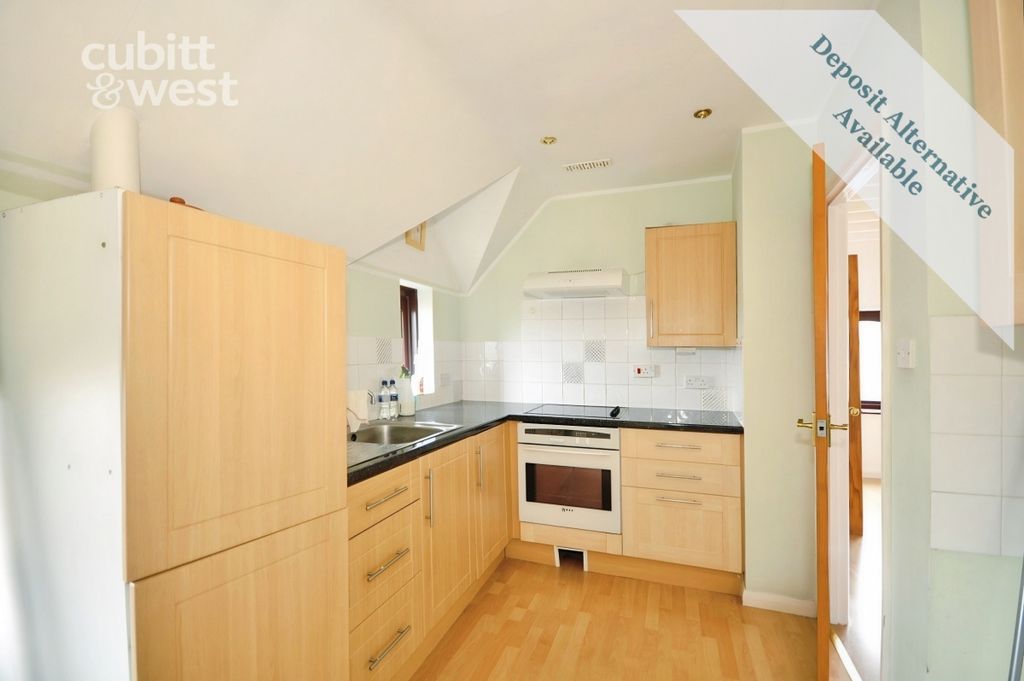 Property photo 3 of 9 Kitchen