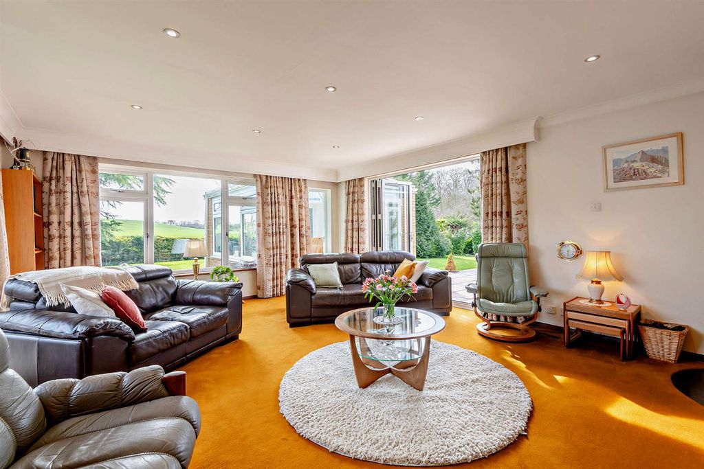 Property photo 3 of 23 8678881-Interior03-800.Jpg