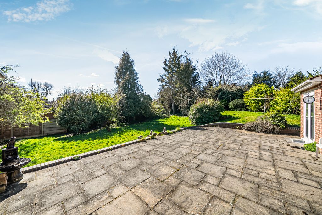 Property photo 2 of 23 Garden