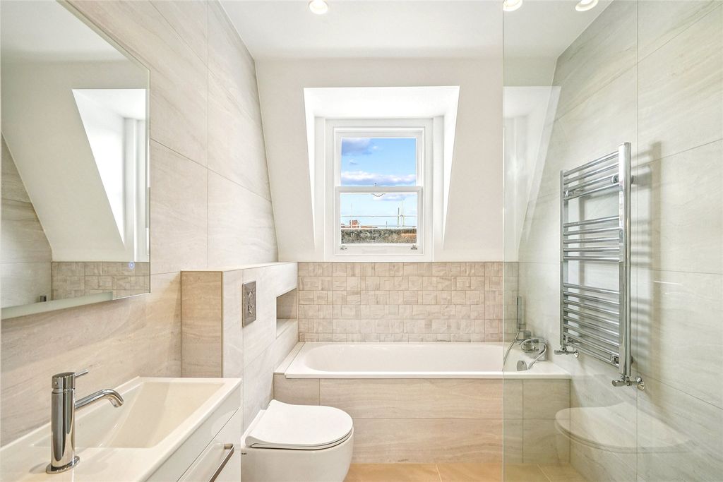 Property photo 3 of 12 Picture No. 02