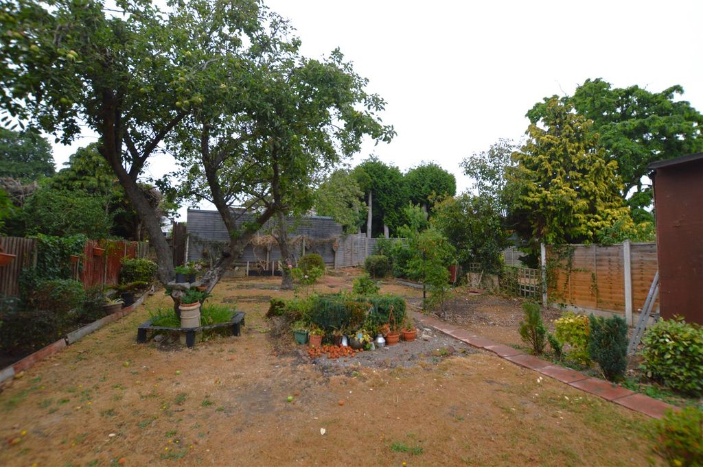 Property photo 3 of 16 18 Lyndhurst Avenue Garden.Jpg