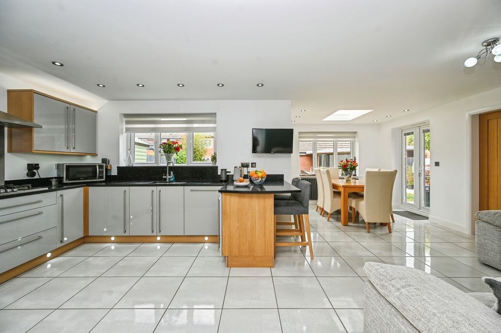 Property photo 2 of 39 Pbox-Img.Jpg