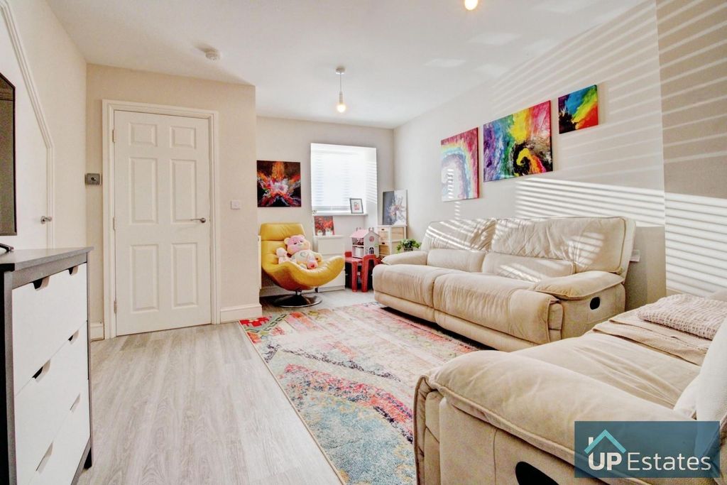 Property photo 3 of 28