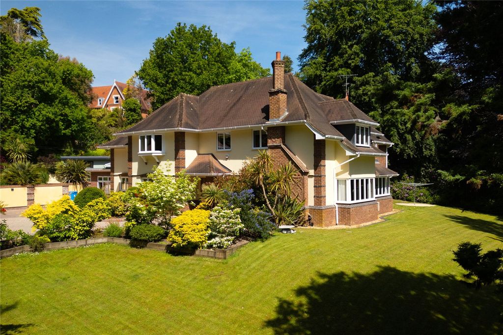 Property photo 1 of 58 Picture No. 14