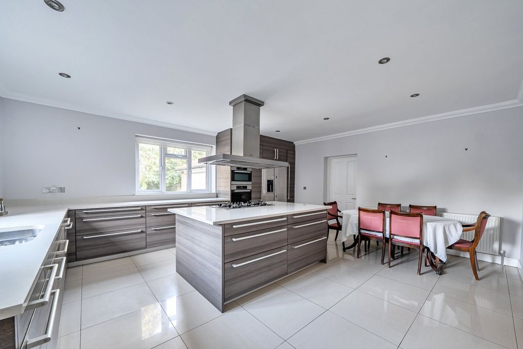 Property photo 3 of 27 3