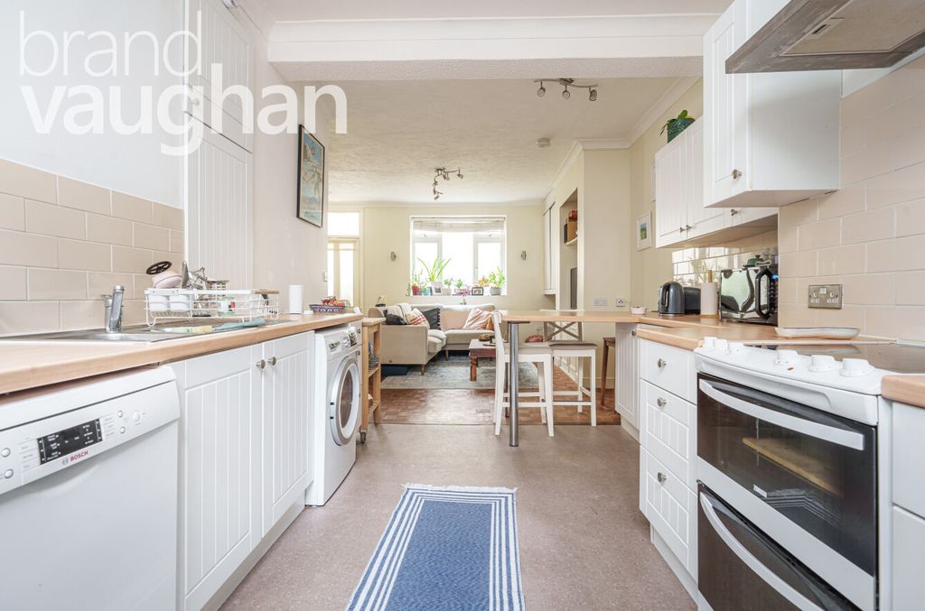 Property photo 3 of 23 Kitchen