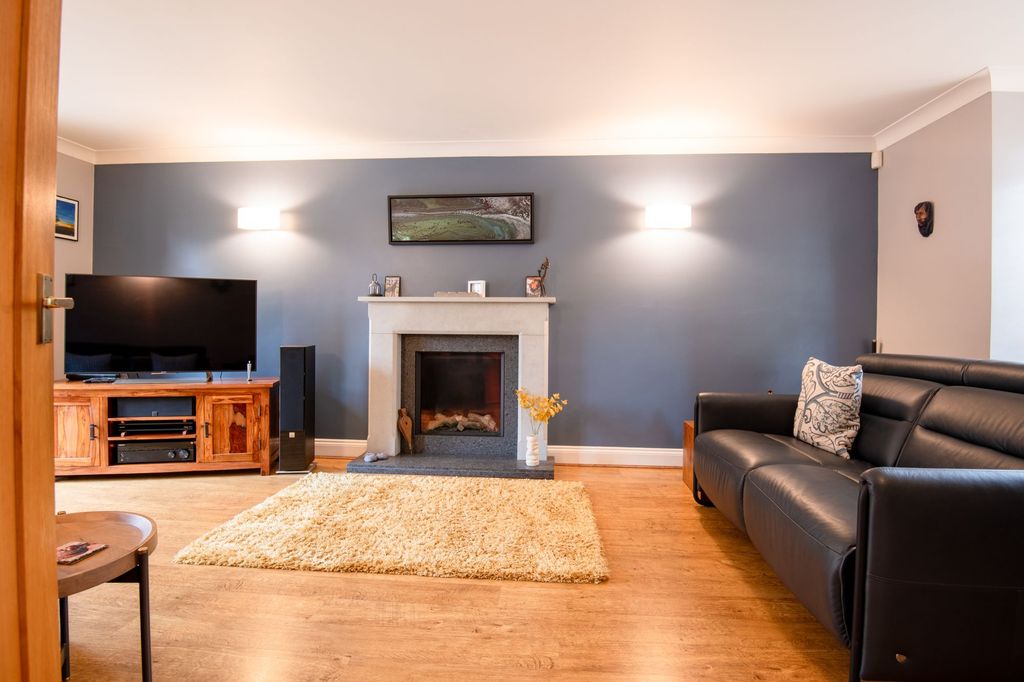 Property photo 2 of 30