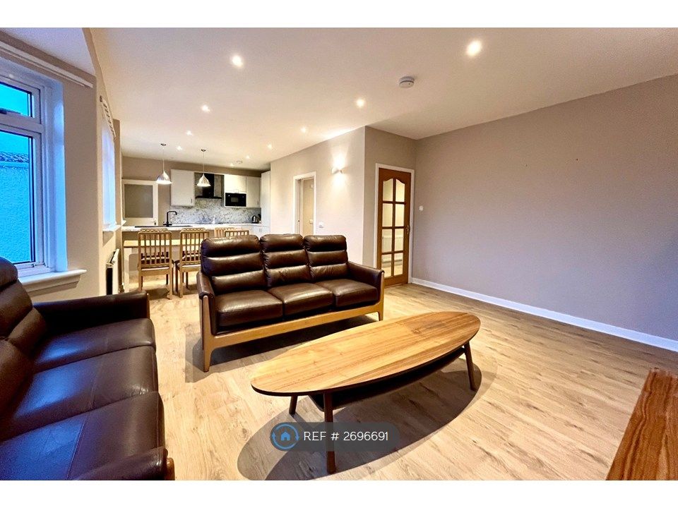 Property photo 1 of 17 Living Room