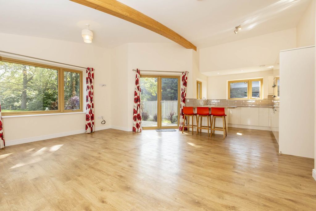 Property photo 2 of 27