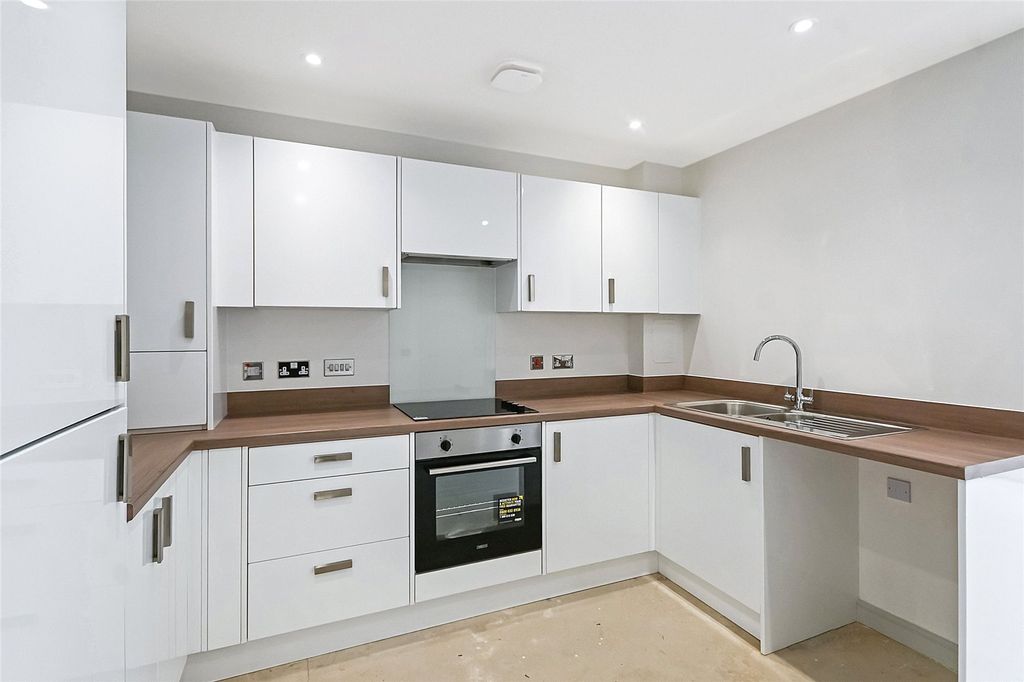 Property photo 3 of 21 Kitchen