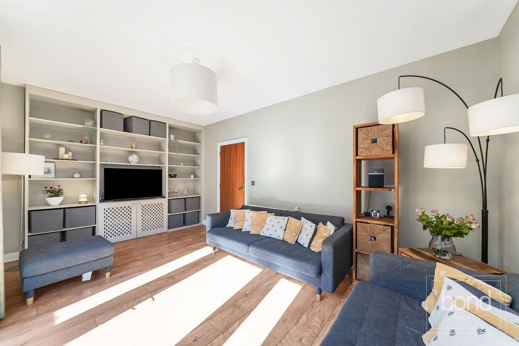 Property photo 2 of 21