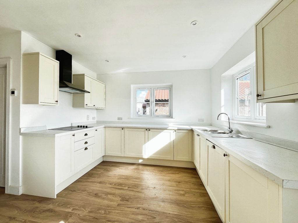 Property photo 2 of 18 4112094