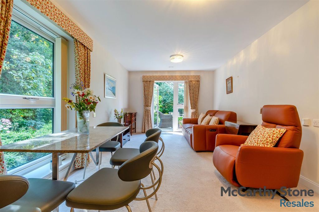 Property photo 3 of 20 8697595-Interior11.Jpg
