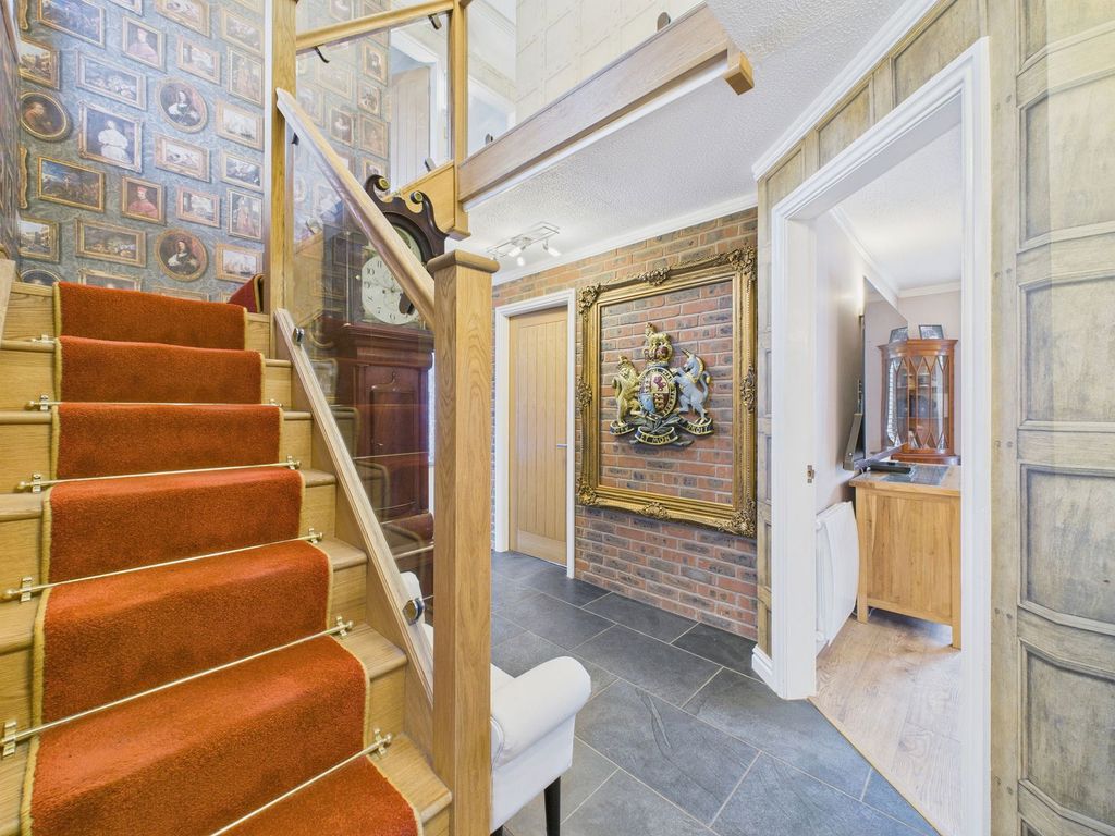 Property photo 2 of 32