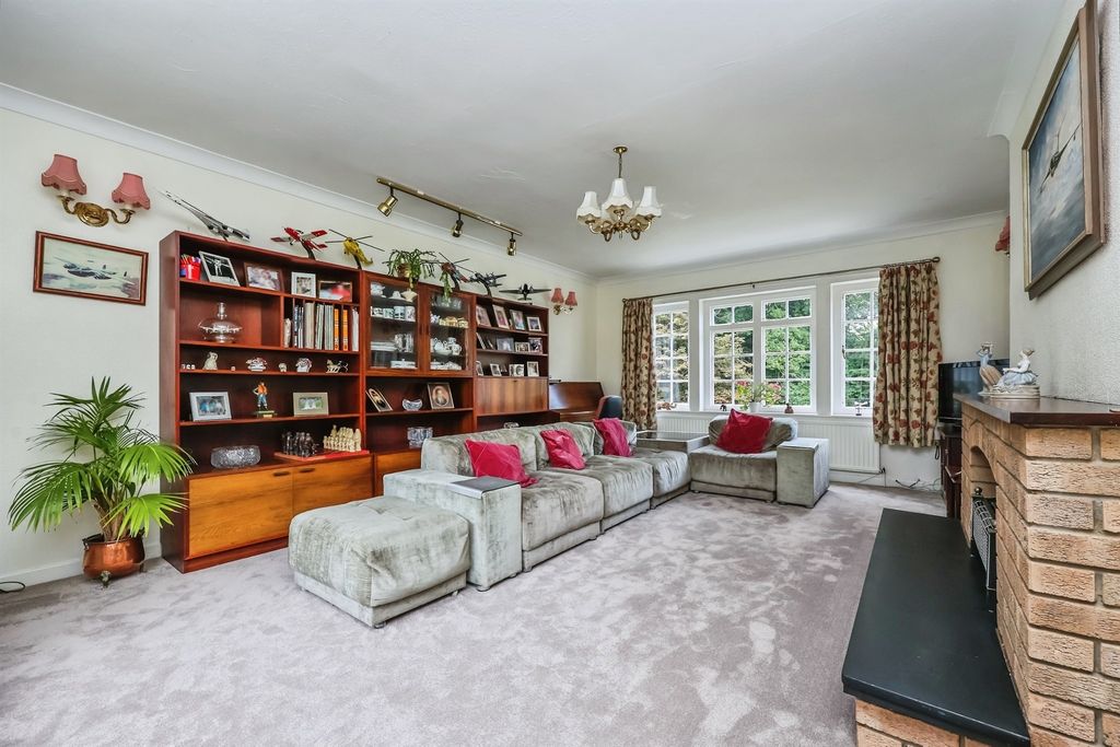 Property photo 2 of 33
