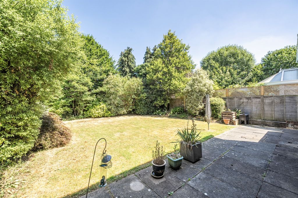 Property photo 2 of 20