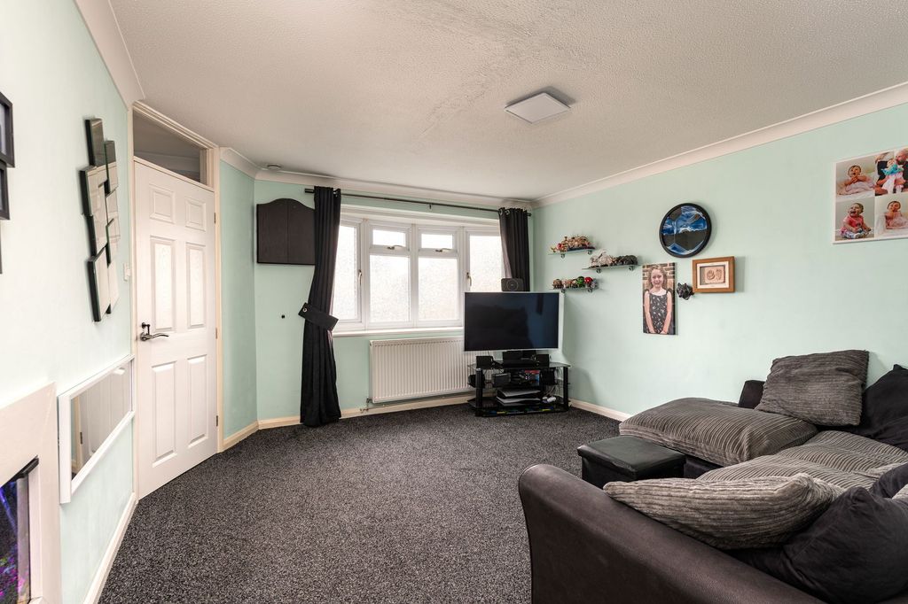 Property photo 2 of 20